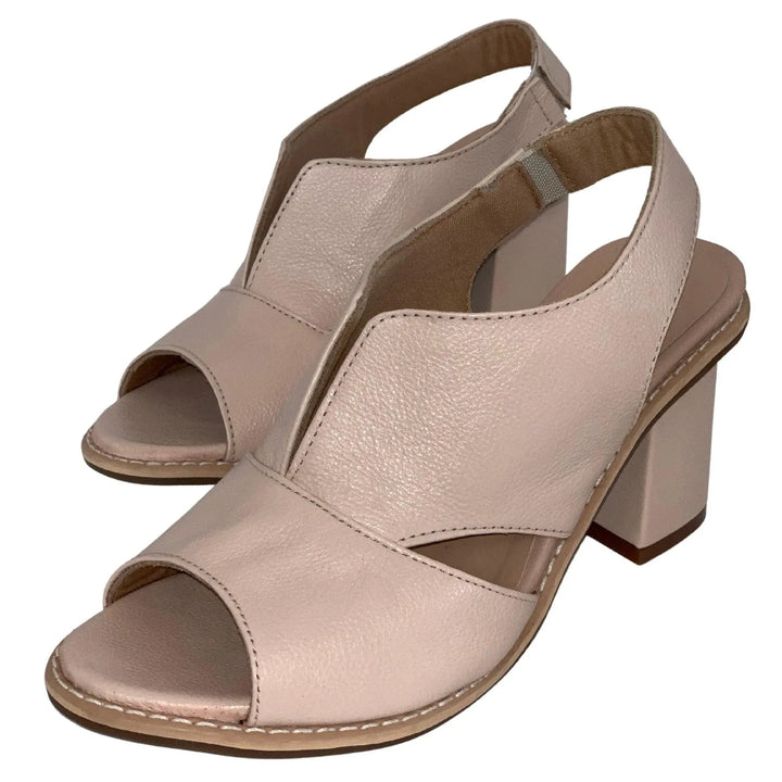 beigewomensandals1.webp