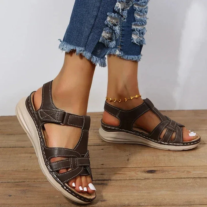 womens sandals brown.webp