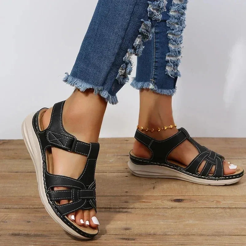 womens sandals black.webp